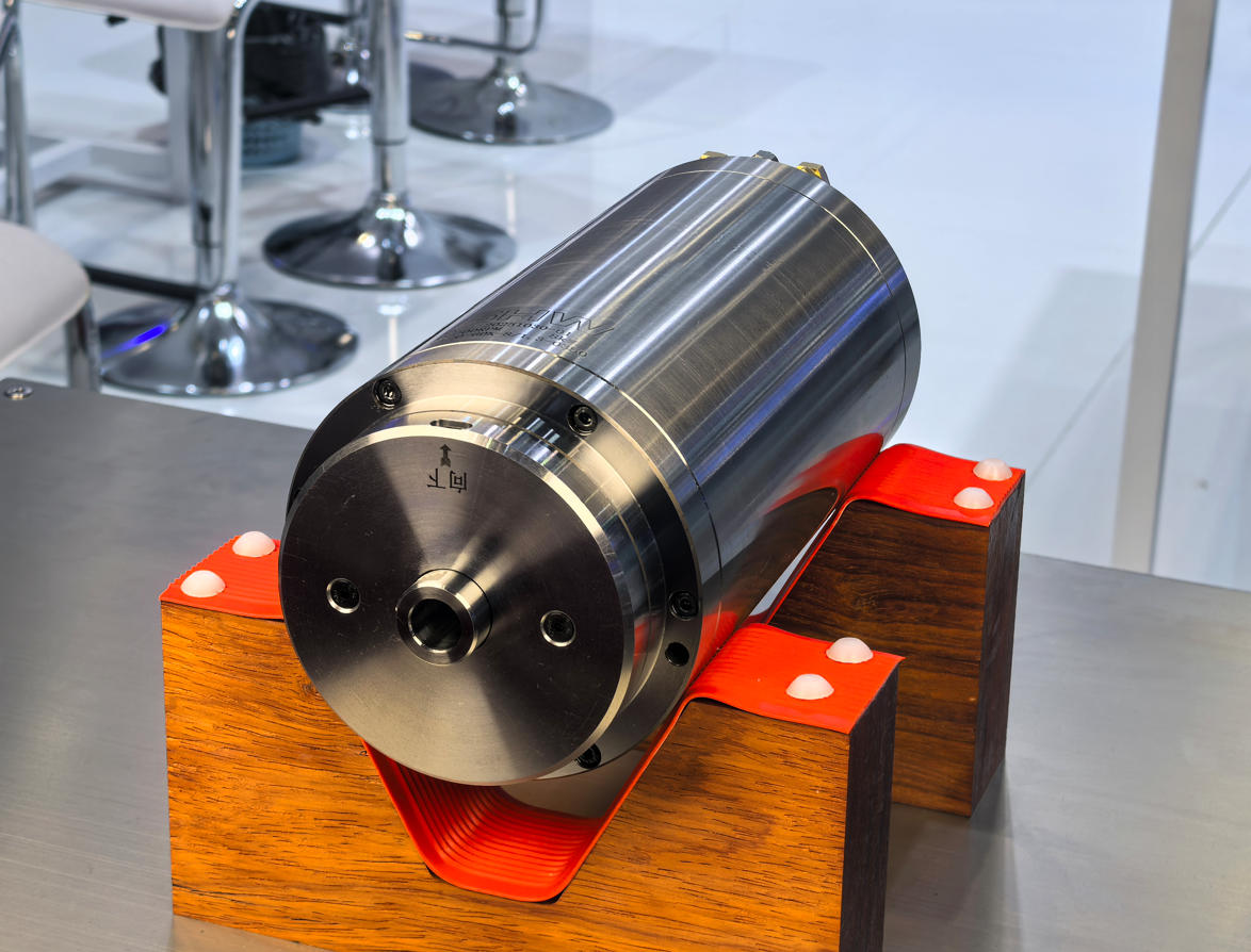 磨床主轴.jpg 磨床主轴.jpg